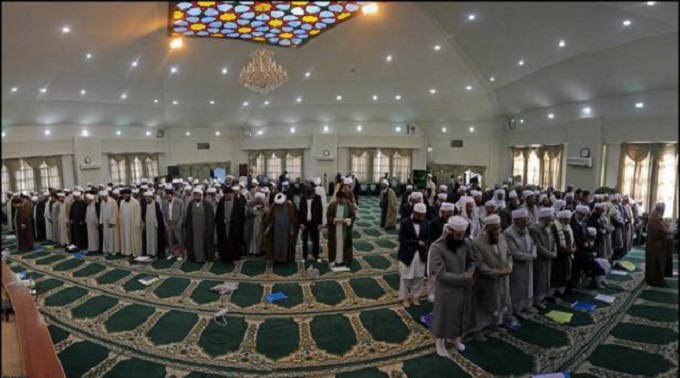 عالم دين إيراني سني يدعو للمساواة في الدوائر الرسمية