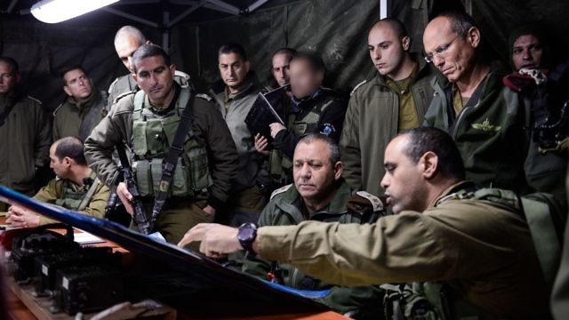 خبير عسكري إسرائيلي: كافة خيارات التعامل مع غزة تبحث عن انفصاله عن الضفة
