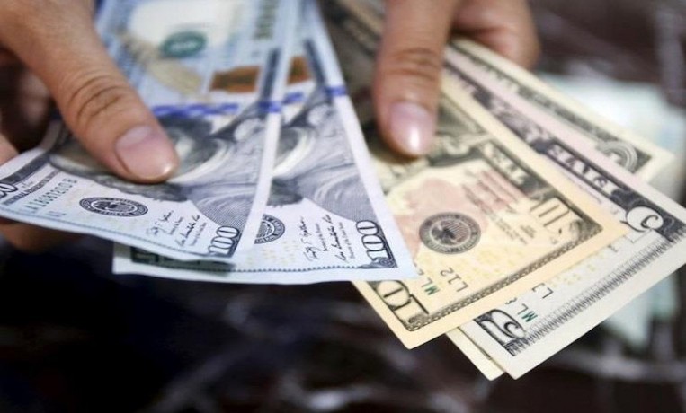 النقد الدولي: تراجع حصة الدولار في الاحتياطيات العالمية
