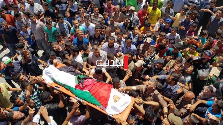 تشييع جثماني الطفل أبو النجا والشاب الحمايدة جنوب قطاع غزة
