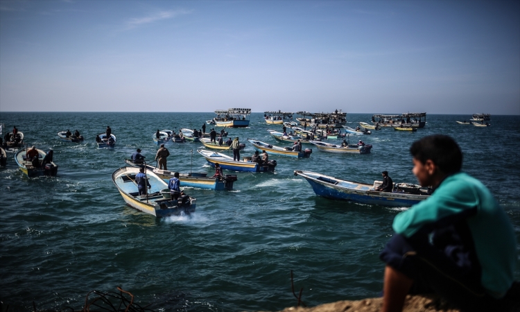 الاحتلال يقلّص مساحة الصيد بغزة لـ6 أميال بحرية
