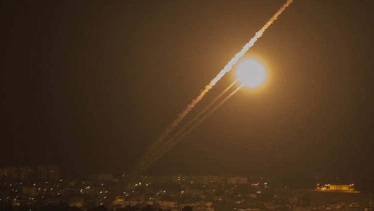 الاحتلال: مستوطنات غلاف غزة تعرضت لثلاث رشقات صاروخية
