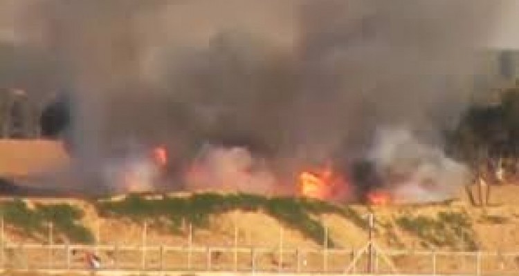 مروحيات إسرائيلية تشارك في محاولة السيطرة على النيران المشتعلة في مستوطنات غلاف غزة
