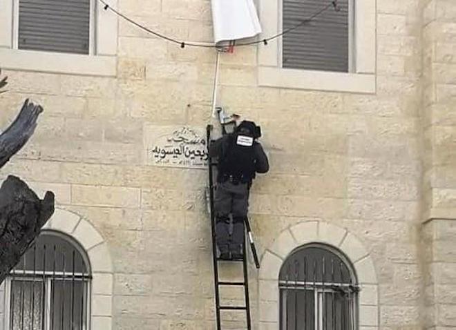الاحتلال يلاحق صور
