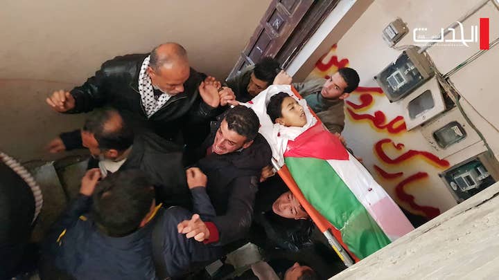 غزة تُشيع جثماني شهيدين ارتقيا برصاص قناصة الاحتلال أمس
