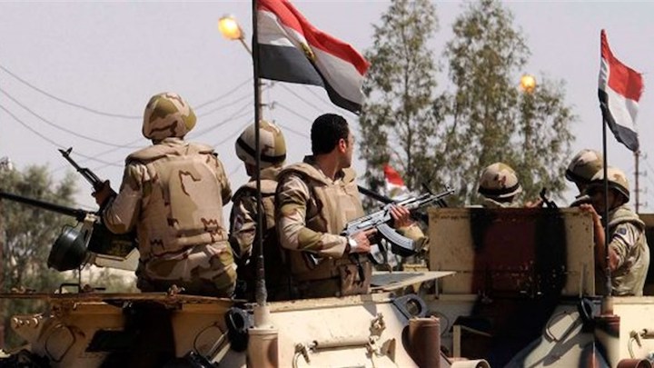 القاهرة: مقتل وإصابة 15 من الجيش المصري في هجوم بشمال سيناء