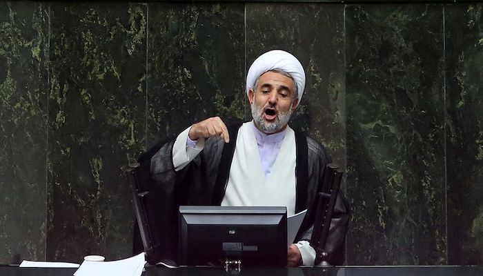 طهران تهدد بالقضاء