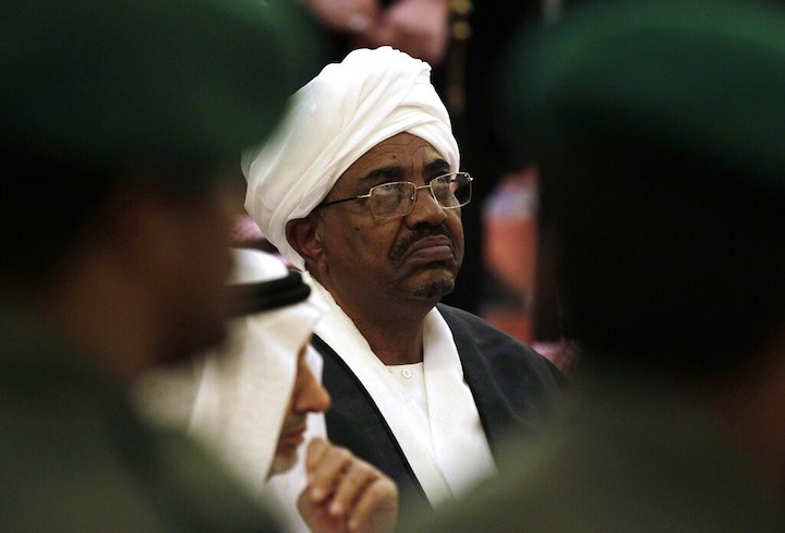 السودان: المتظاهرون يرفضون بيان الجيش ويهتفون 