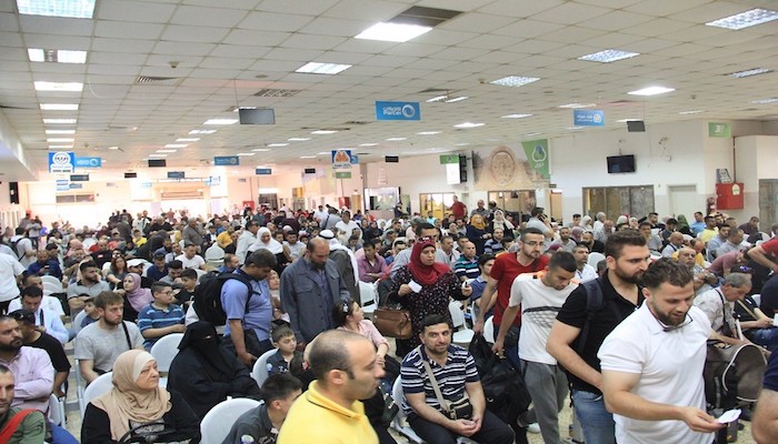 توقيف 120 مطلوبا الأسبوع الماضي أثناء تنقل 43 ألف مسافر عبر معبر الكرامة