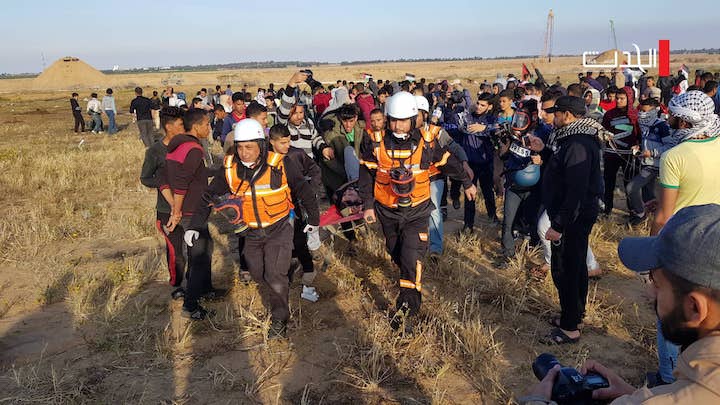 أكثر من 70 إصابة حصيلة الجمعة الـ 53 لمسيرة العودة شرق القطاع