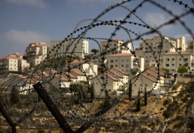 الحكومة الإسرائيلية تطالب المستوطنين بالتهدئة والتوسع الاستيطاني مستمر