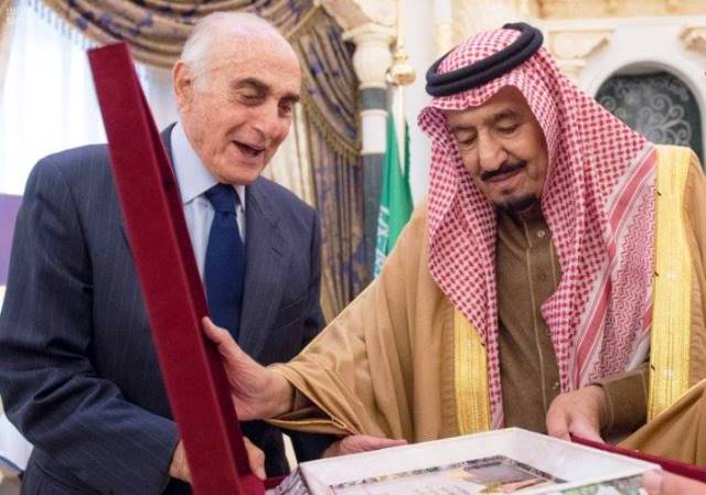 منيب المصري يسلم