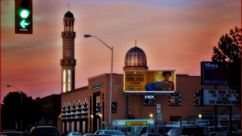 طرد معيد مسلم بجامعة كندية دعا تطهير المسجد من نجس اليهود