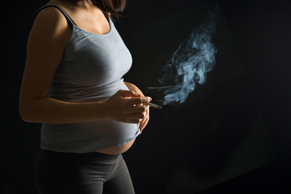 تدخين الأمهات قد تصيب أبناءهن الذكور بالعقم