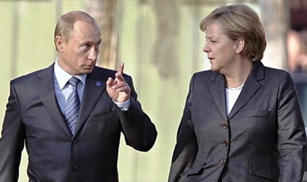 ميركل لبوتين: أوروبا لن تعترف بانتخابات شرق أوكرانيا