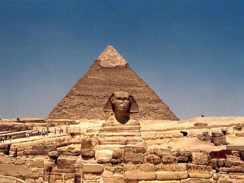مصرية تبتكر جهاز ترميم الآثار وإعادتها كما كانت