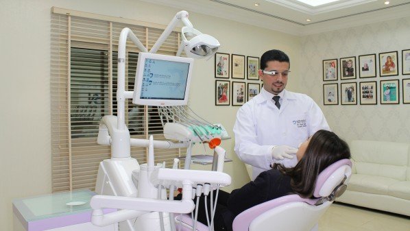 نظارات غوغل تقدم حلولا جديدة لطب الأسنان