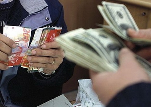 الشيقل الإسرائيلي عند أدنى مستوى له أمام الدولار منذ 18 شهرا