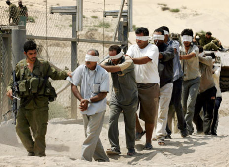 معتقلون من غزة يؤكدون تعرضهم للتنكيل على يد الجيش الإسرائيلي 