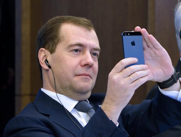اختراق حساب رئيس الوزراء الروسي على تويتر وأعلان استقالته
