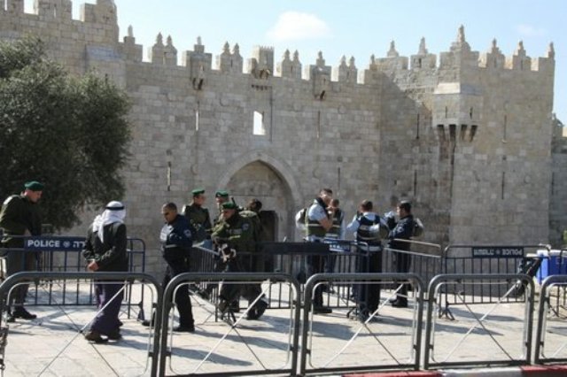 الاحتلال يغلق الأقصى أمام المصلين تمهيداً لإقتحام 