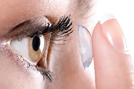  دراسة أمريكية: سوء استخدام العدسات اللاصقة يسبب العمى
