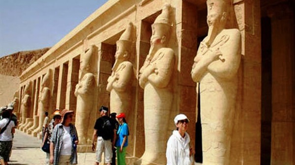 هبوط إيرادات مصر
