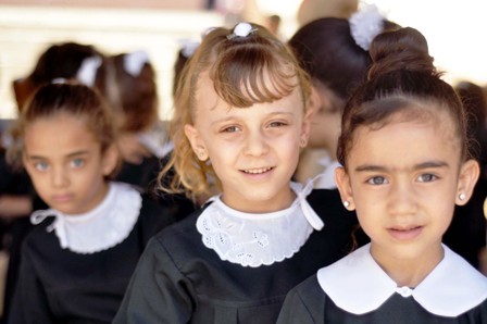  تشنجات وانطوائية وتأتأة .. في مدارس غزة