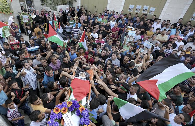 الآلاف يشيعون الشهيد يوسف الرموني في أبو ديس