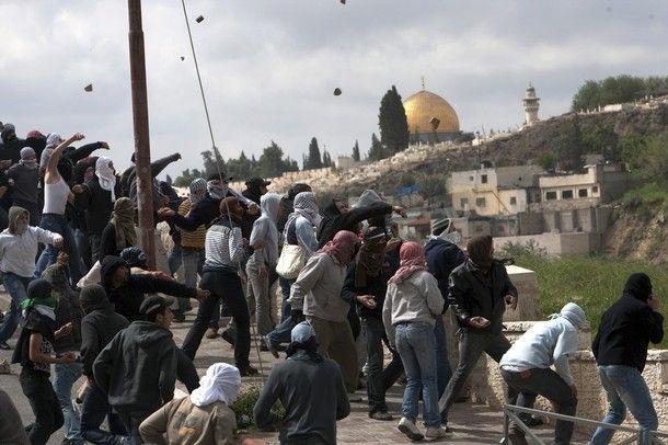 عشرات الإصابات في مواجهات غاضبة على إعدام الرموني في القدس
