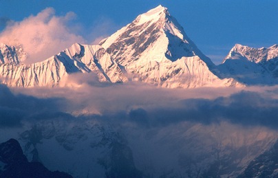 انتشال 60 سائحا اسرائيليا في جبال الهملايا في نيبال
