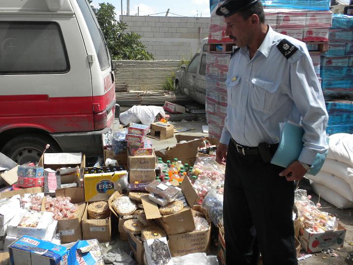 اتلاف 322 طنا من المنتجات الإسرائيلية الفاسدة