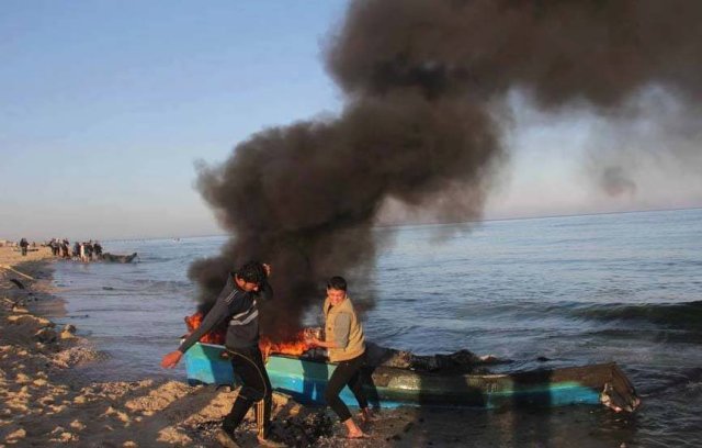 في خرق جديد للتهدئة.. إصابة صياد برصاص بحرية الاحتلال في غزة