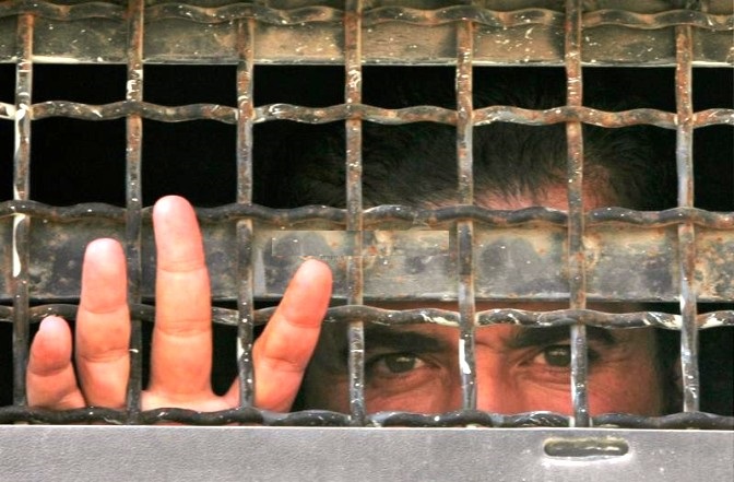 475 أسيرا محكومون بالسجن المؤبد في سجون الاحتلال
