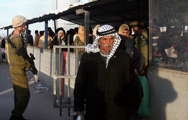 الاحتلا يخفف القيود على حركة الفلسطينيين في عطلة عيد الاضحى
