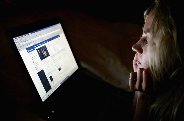 دراسة: الفيس بوك يمكنه أن يجعلك مكتئبًا وبائسًا