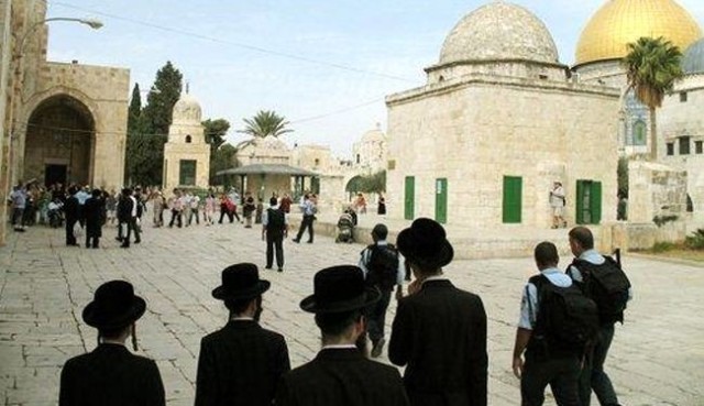 40 مستوطنا يقتحمون الأقصى والشرطة الإسرائيلية تعتقل 3 طلاب