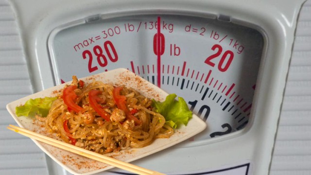 مطعم صيني يشترط وزنا محددا لتناول وجباته مجانا
