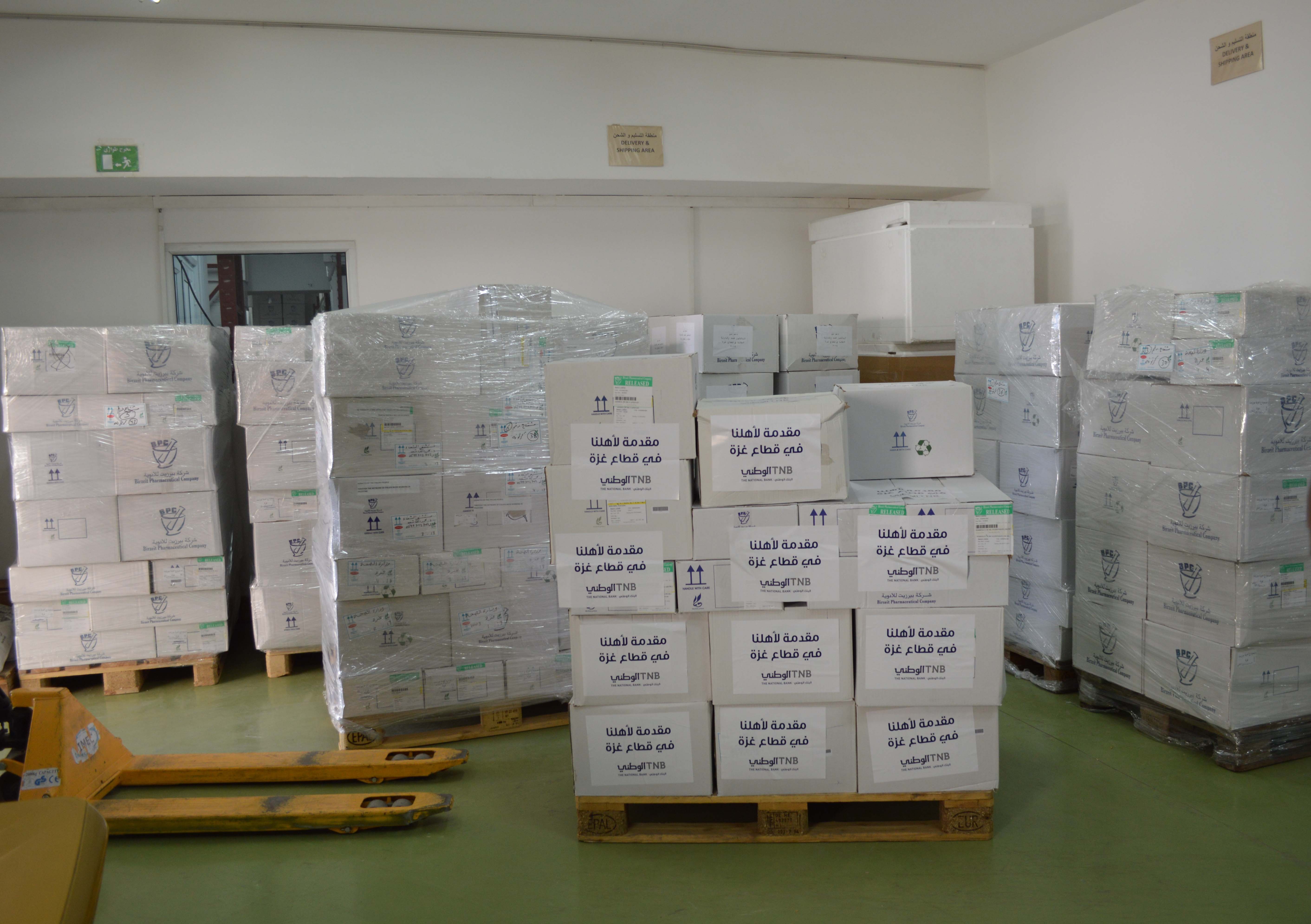  البنك الوطني وموظفوه يتبرعون بشحنة أدوية لإغاثة غزة وأهلها
