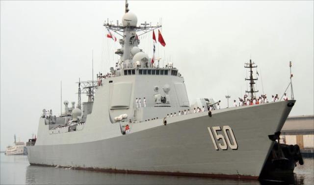 مدمرة صينية ترسو للمرة الأولى بميناء إيراني