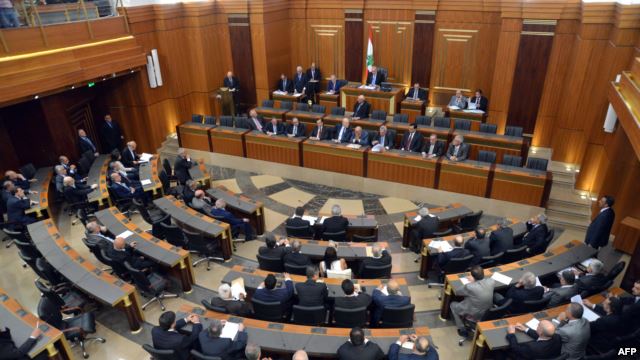 للمرة الـ13 .. البرلمان اللبناني يفشل بانتخاب رئيس جديد للبلاد 