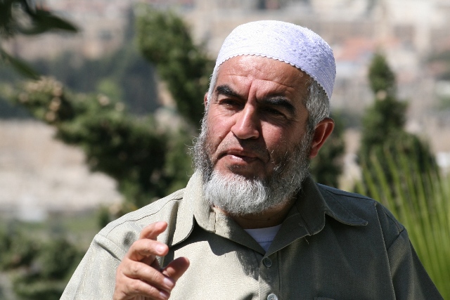 "شيخ الأقصى" يكشف