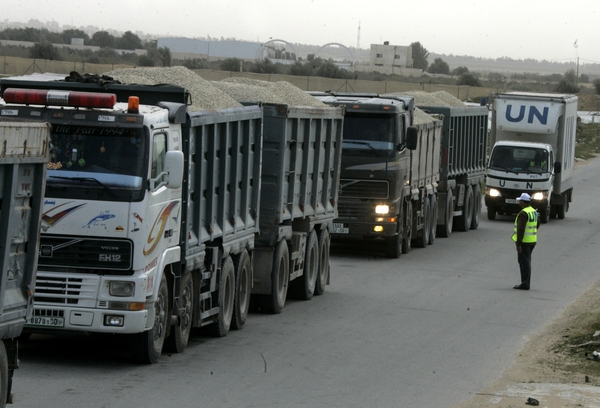 350  شاحنة إلى غزة عبر كرم ابو سالم