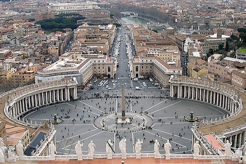 الفاتيكان يضع مطراناً قيد الإقامة الجبرية لأول مرة في تاريخه 