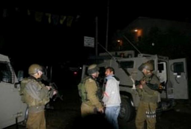 الاحتلال يعتقل 15 مواطنا في الضفة بينهم 9 من كوادر حماس