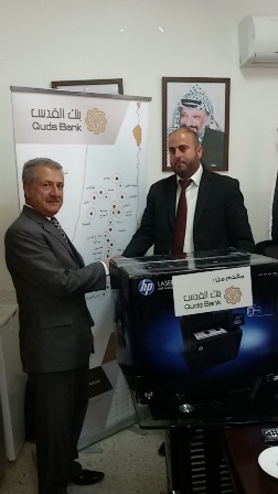  بنك القدس يقدم أجهزة ومعدات لمجلس الخدمات المشترك لإدارة النفايات الصلبة