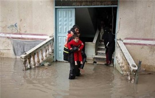 الدفاع المدني يحرر 20 طفلا علقوا نتيجة الامطار والسيول جنوب نابلس