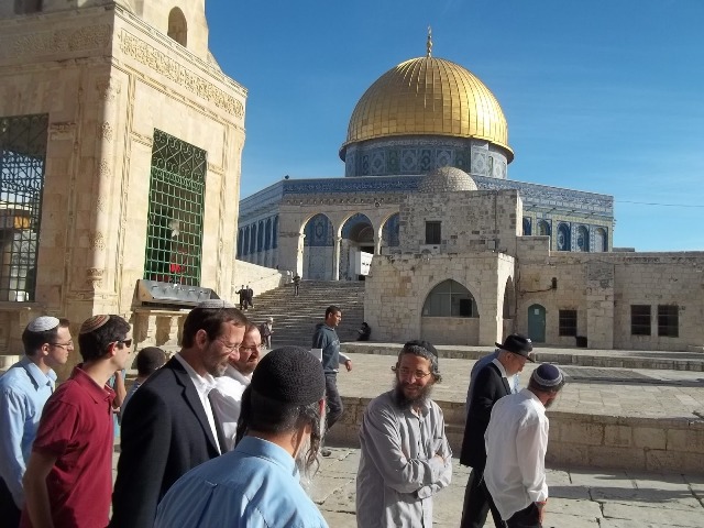  قائد الشرطة الاحتلال يتمسك بمنع أعضاء كنيست من اقتحام الأقصى
