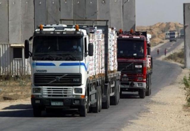 300 شاحنة عبر كرم أبو سالم لغزة اليوم