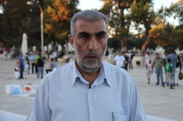 الاحتلال يمنع الشيخ كمال خطيب من دخول القدس 6 أشهر